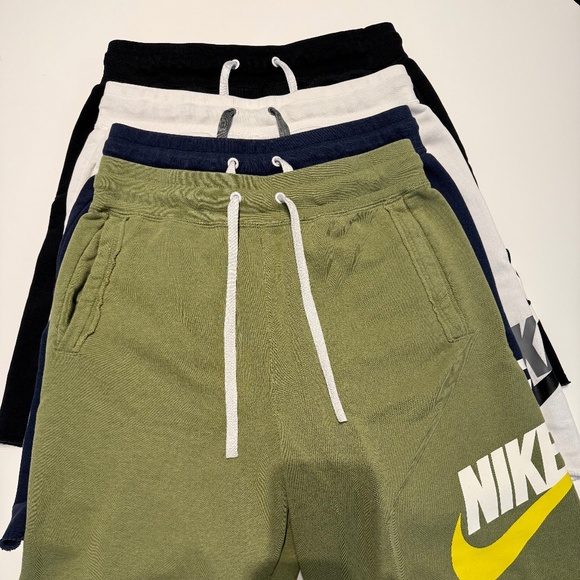 Men's Nike Fleece Short Bundle - 5 Pair - Picture 2 of 6